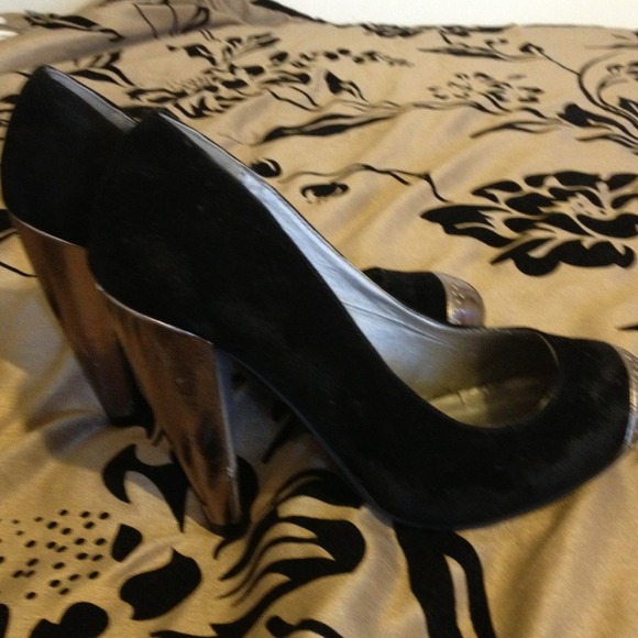 Black and sliver chrome pumps