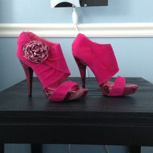 Fushia Platform heels and black boots with straps
