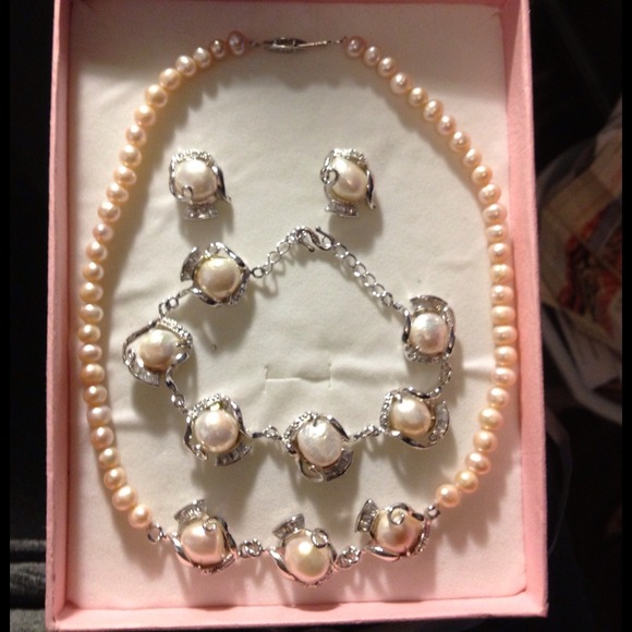 Another REDUCED!!!Reduced!!set cultured pearl