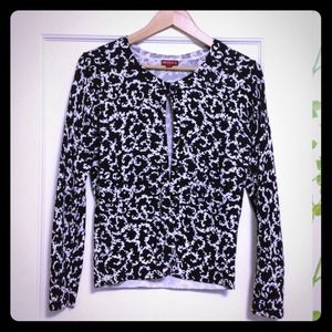 Cardigan in black and white size L.