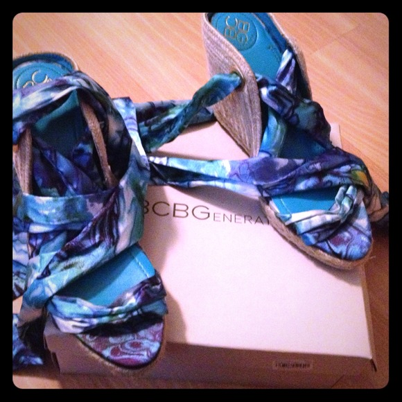 🌀sold🌀BCBG Generation wedges size 9