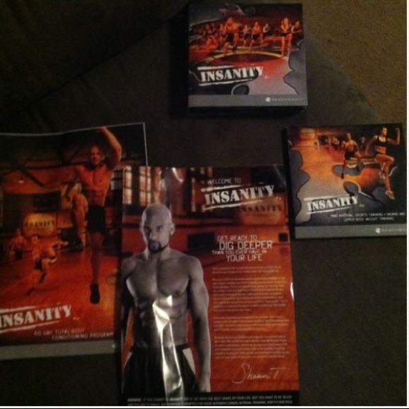 Insanity 60 day workout plan with 13 DVDs w/extras