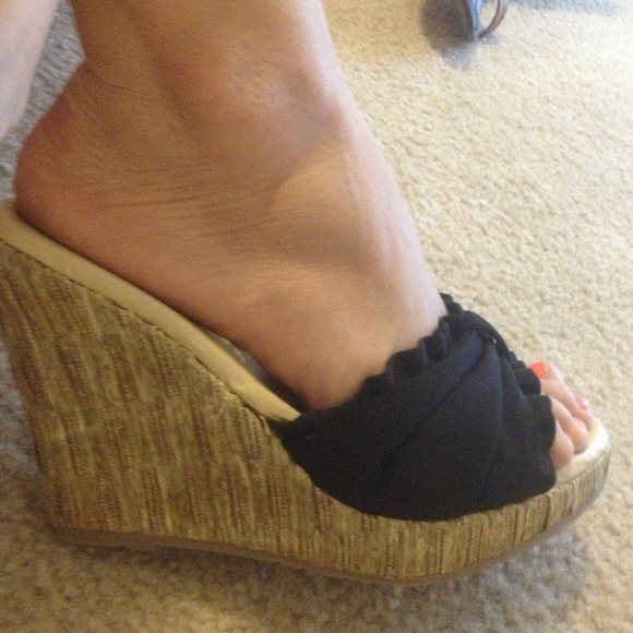 ❌Traded❌ @kristifiorexoxo Black & tan wedges