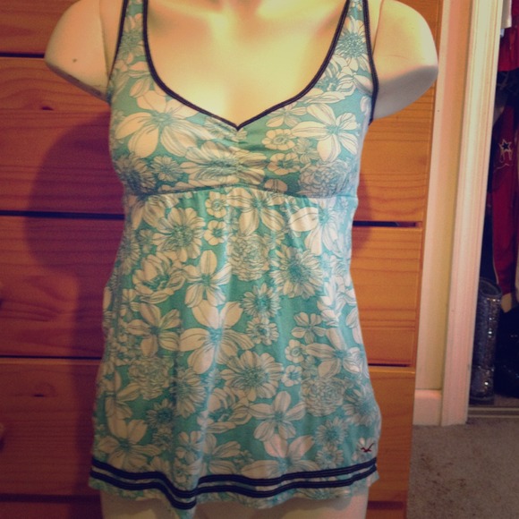 Beautiful floral Hollister summer top