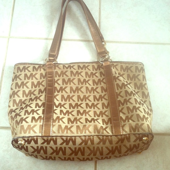 Micheal Kors bag REDUCED!!! - Picture 1 of 2