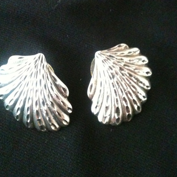 Silver shell earrings