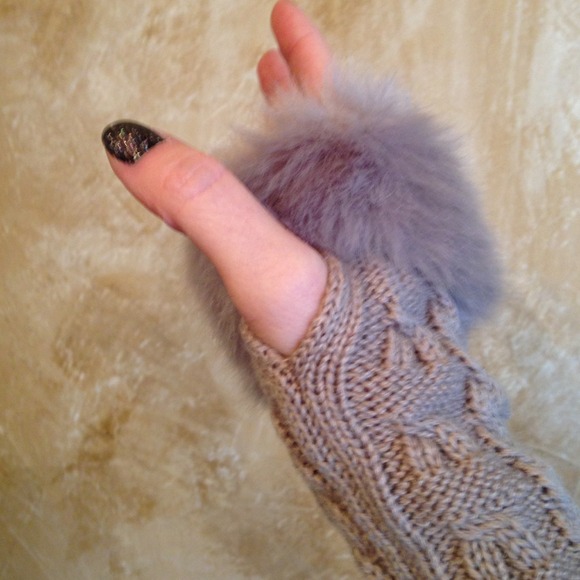 Fuzzy Gray fingerless gloves! Never worn! - Picture 4 of 4