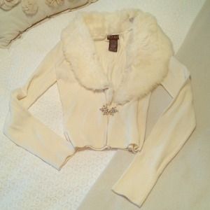 Super cute cream sweater.*REDUCED*