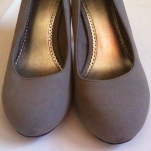 Gray heels