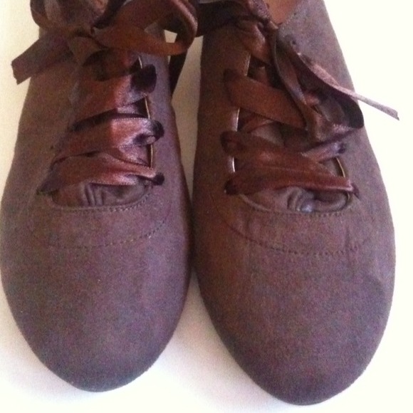 Brown lace up shoes - Picture 1 of 3