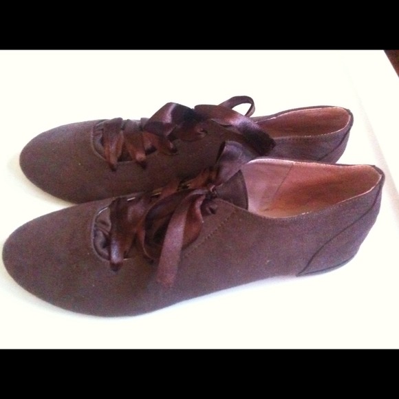Brown lace up shoes - Picture 2 of 3