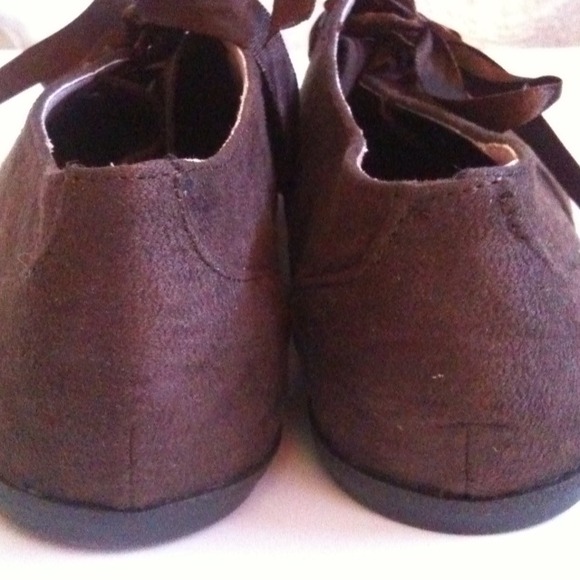 Brown lace up shoes - Picture 3 of 3