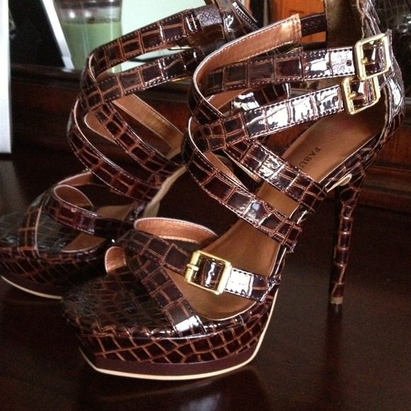 💥REDUCED💥 Brown Snakeskin Heels.