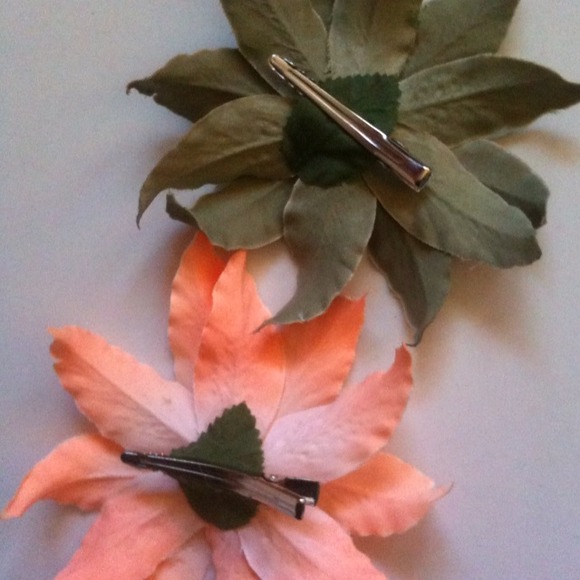 Flower clips - Picture 2 of 2