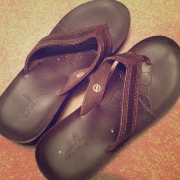 ✨SOLD✨ - Brown Flip Flops