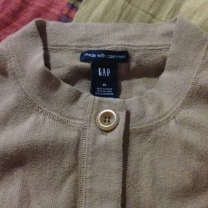 gap sweater ^_^ needs a nice home