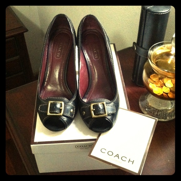 Authentic coach heels👠very cute!!