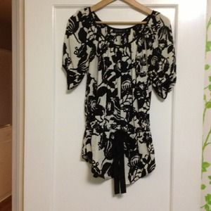 Karen Kane tunic size M.