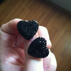 Black sparkle heart stud earrings