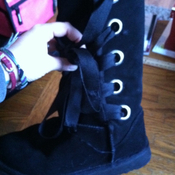 Extra pictures of lace up uggs!!!