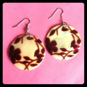 HOLD Cream with brown earrings