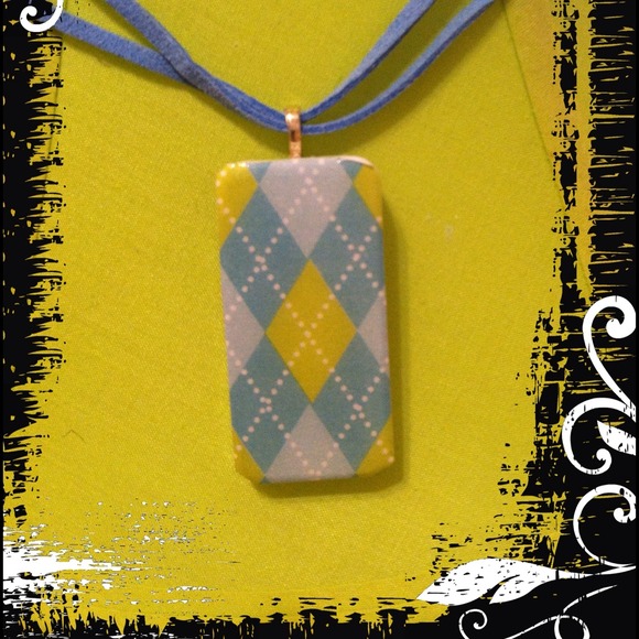 Argyle print pendant