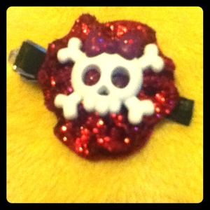 Glitter pink skull clip