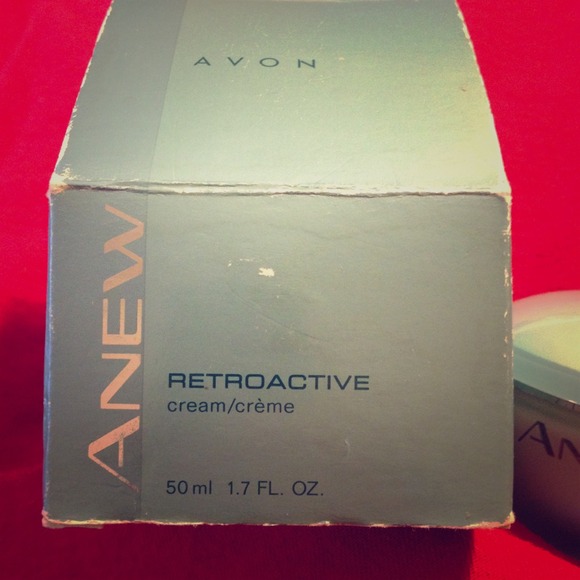 SOLD-SOLDAvon..ANew Retrocactive cream.
