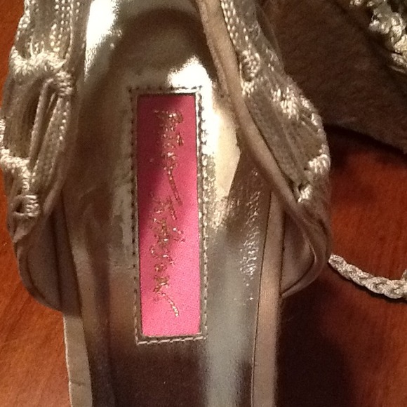 SOLD - Picture 3 of 4