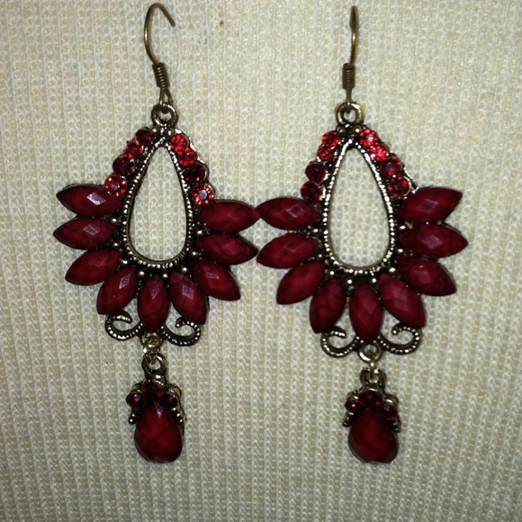 SOLD *NEW* red ruby dangle earrings 2.5 inches - Picture 3 of 4