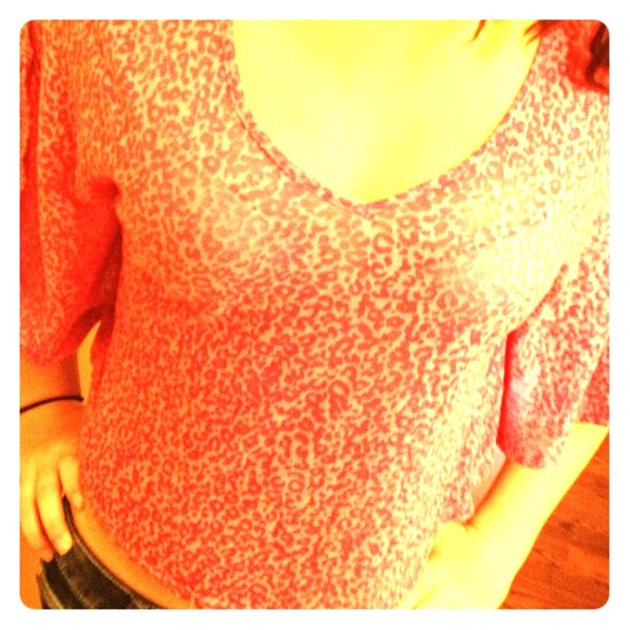 😘REDUCEDD Hot pick & white cheetah print shirt