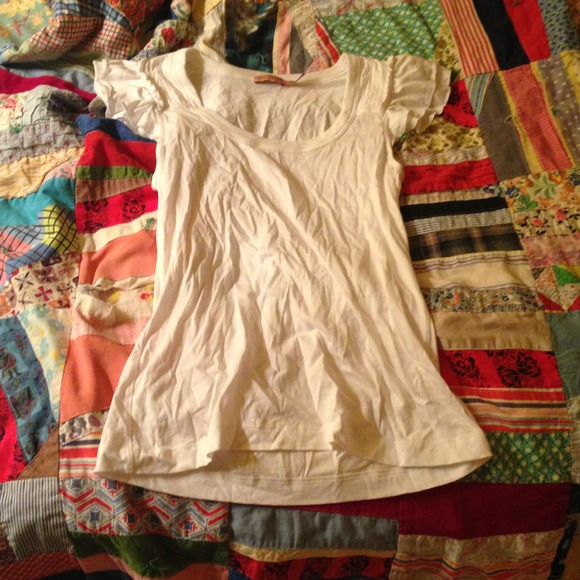 Juicy couture tee with ruffled sleeve