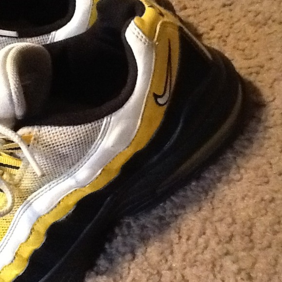 Airmaxs - Picture 2 of 3