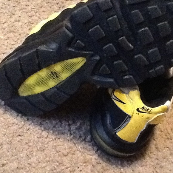 Airmaxs - Picture 3 of 3