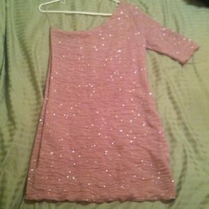 Glittery rose short dress. One sleeve.(3/4)