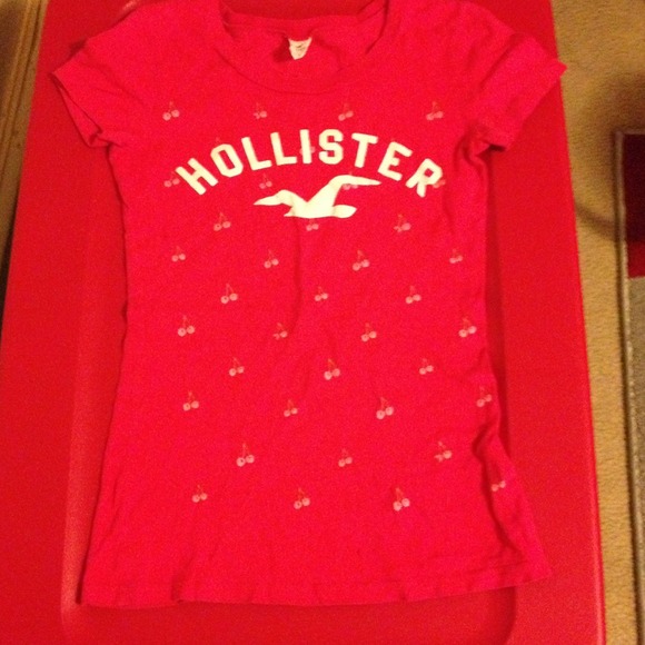 SOLD in BUNDLE Hollister T-shirt size Small pink