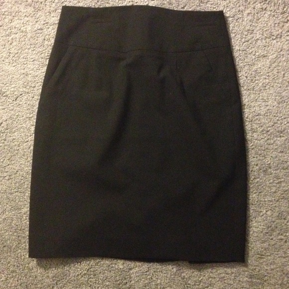 SOLD Black skirt size 00