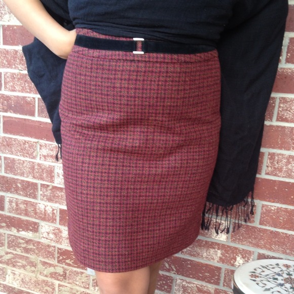Harold's Dresses & Skirts - Burgundy Tweed Skirt 💚