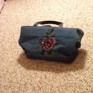 Adorable rise purse