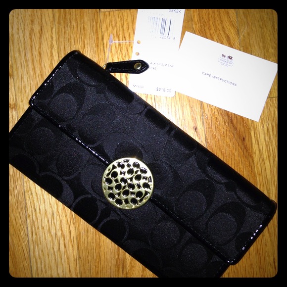 Coach Clutches & Wallets - 💢Sold 💢💳Authentic Coach Wallet💳