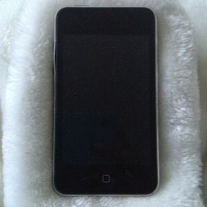 Ipod touch 8GB (1st generation) 😜
