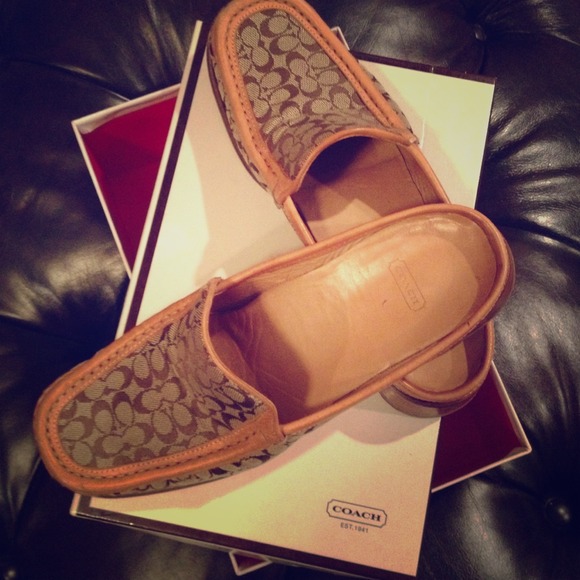 Vanessa logo coach loafers size 8.5