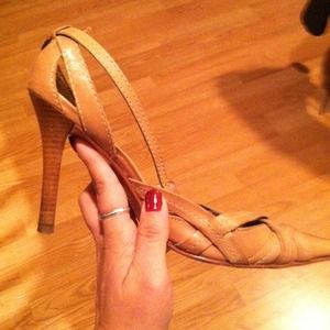 REDUCED🎉🎉Aldo beautiful cream shoes :)