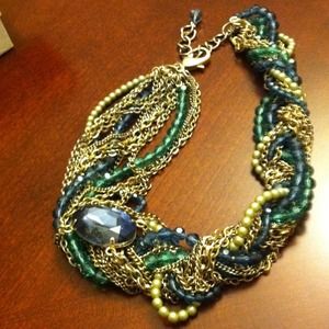 Very elegant neck lace