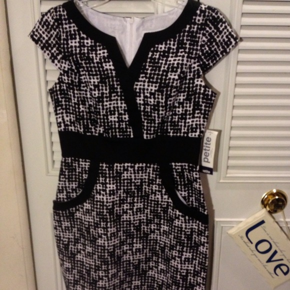 Black and white Liz Claiborne dress size 4P.
