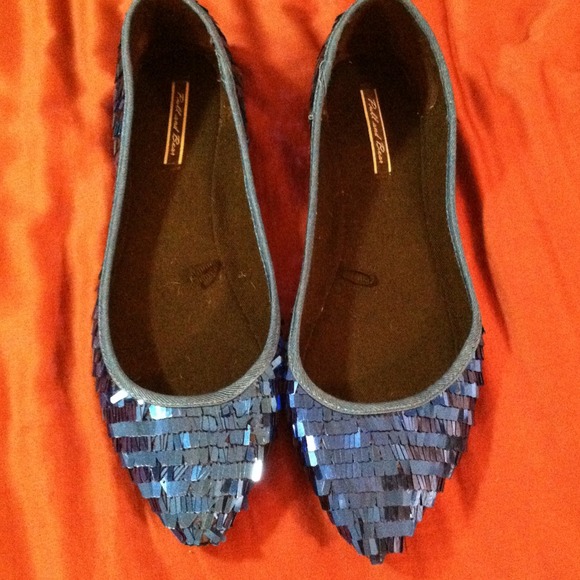 **Reserved for @stoutquilter** Blue sequined flats