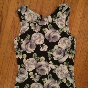 Floral dress with Peter Pan collar.