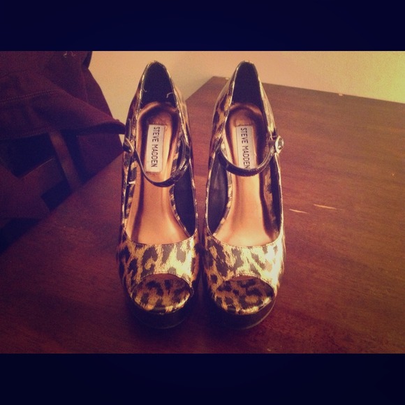 BNWOB Steve Madden leopard patent leather wedges