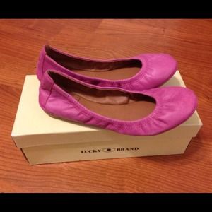 Lucky Brand Magenta Ballet Flats