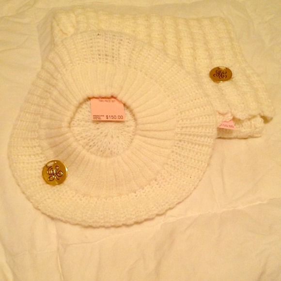 Juicy couture hat & scarf